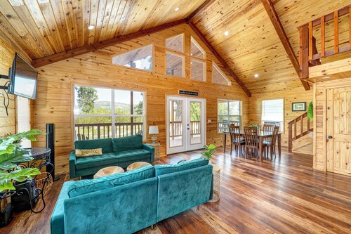 Treetop Oasis on the crystal clear Nueces River in the Texas Hill Country