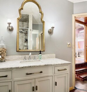 Combined shower/bathtub, hair dryer, towels, soap