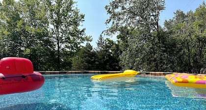 Cabin by Keomah State Park: Swimming Pool, Hot Tub Patio, Game Room, Trails