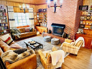 Smart TV, fireplace, ping pong, books
