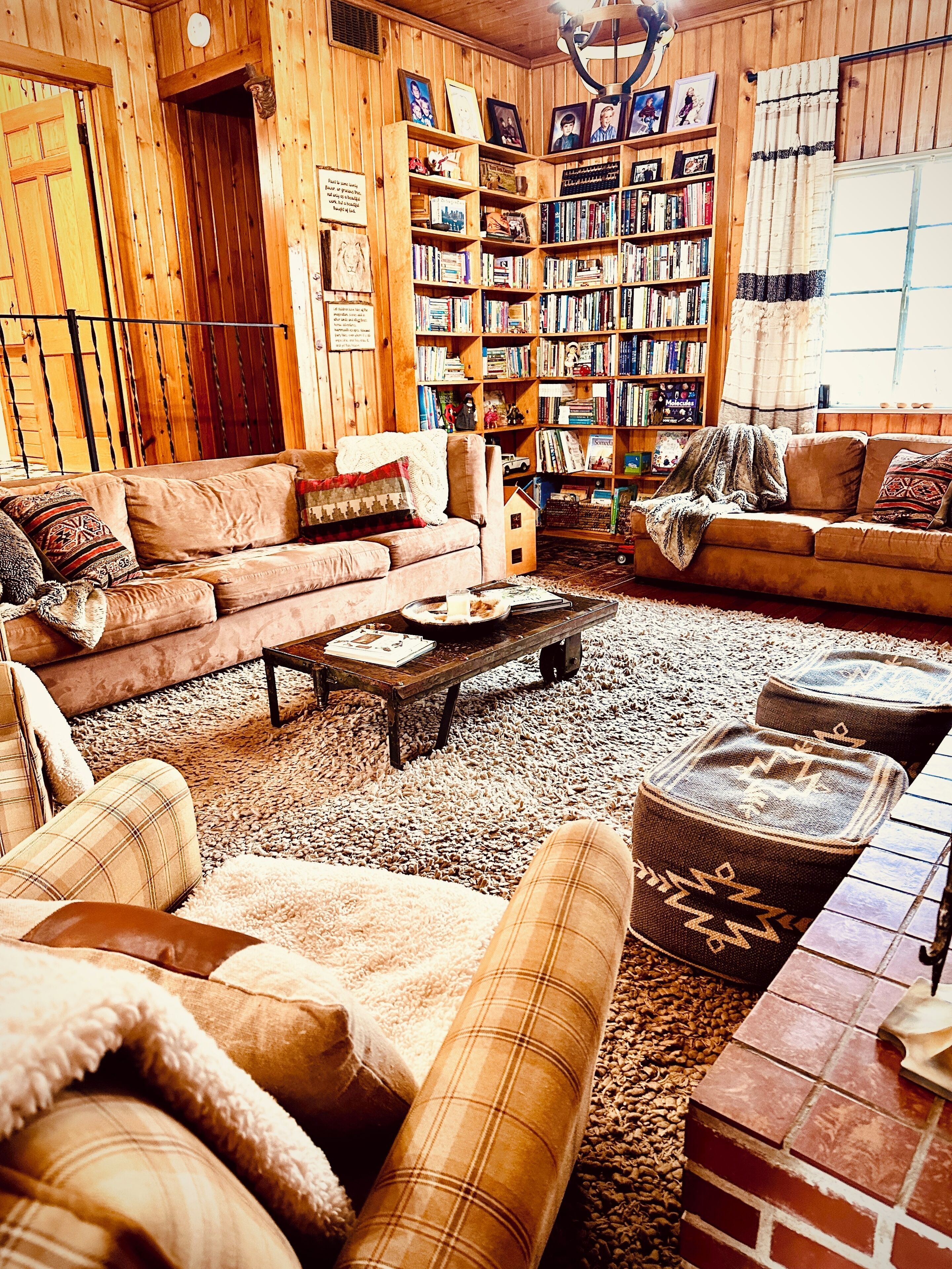 Smart TV, fireplace, table tennis, books