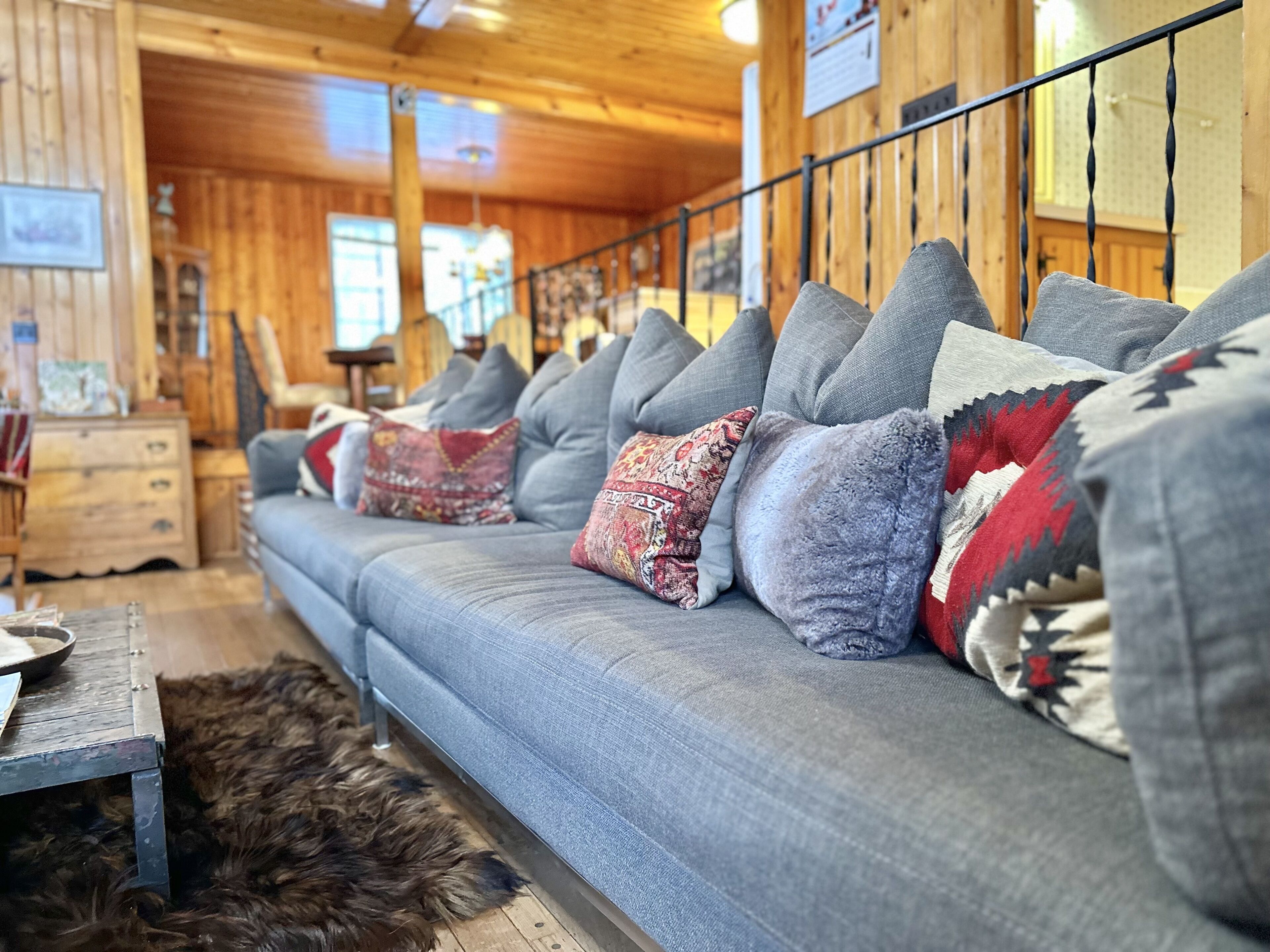 Lake Cabin: Hot Tub, Fire pit, Patio, Pool table, Ping Pong, Trails, Kayaks