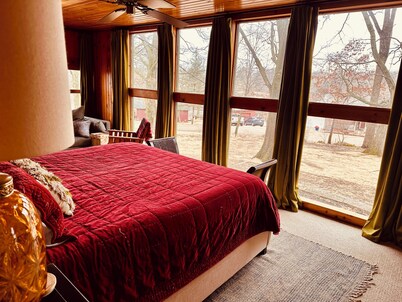 Cabin by Keomah State Park: Swimming Pool, Hot Tub Patio, Game Room, Trails