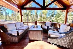 Property grounds - 6BR Cabin-Hot Tub-Game Room-Near Bryce Canyon & Zion-Sleeps 12 Adults (Duck Creek Village)