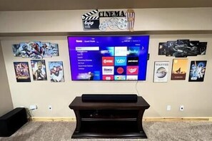 Interior - 6BR Cabin-Hot Tub-Game Room-Near Bryce Canyon & Zion-Sleeps 12 Adults (Duck Creek Village)
