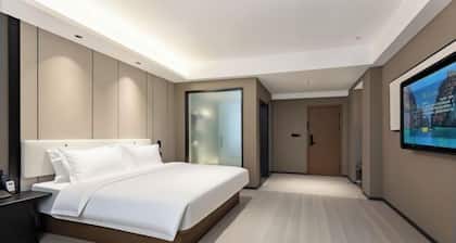 Chibi Lake Holiday Hotel (Xinjiekou Commercial Street)