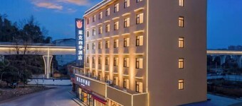 Chibi Lake Holiday Hotel (Xinjiekou Commercial Street)