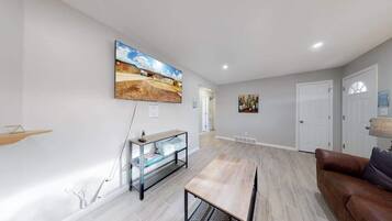 TV, fireplace, offices