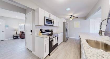 Bright & Cozy Upper Unit in Denver