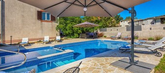 Maison de vacances Tower avec piscine privée, sauna et quads