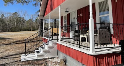 The Red House- One mile from Narrows Marina, Shiloh Marina, or Devils Fork