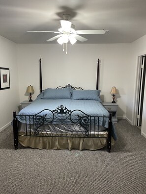 3 bedrooms, free WiFi, bed sheets - The Red House- One mile from Narrows Marina, Shiloh Marina, or Devils Fork (Greers Ferry)
