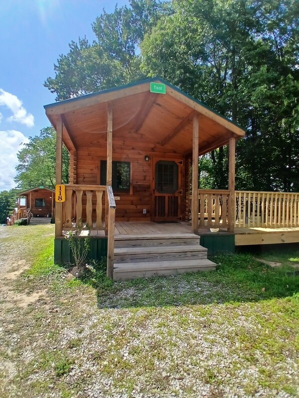 Exterior - 118) Teal Log Cabin. Close to Hocking Hills State Park and more! (Logan)