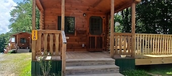 118) Teal Log Cabin. Close to Hocking Hills State Park and more!