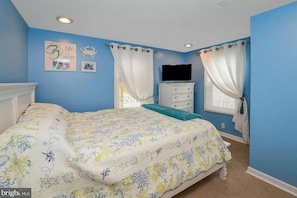 1 bedroom, WiFi - Cute Beach Condo - walking distance to the beach and boardwalk! (Ocean City)