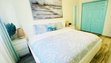 2 chambres, bureau, fer et planche à repasser, lit parapluie