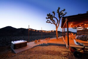 Terrace/patio - The Invisible Wind Cabin- Joshua Tree Amazing View (Yucca Valley)