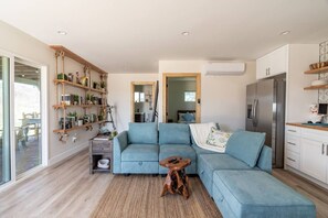 Smart-tv, een open haard en videospelletjes