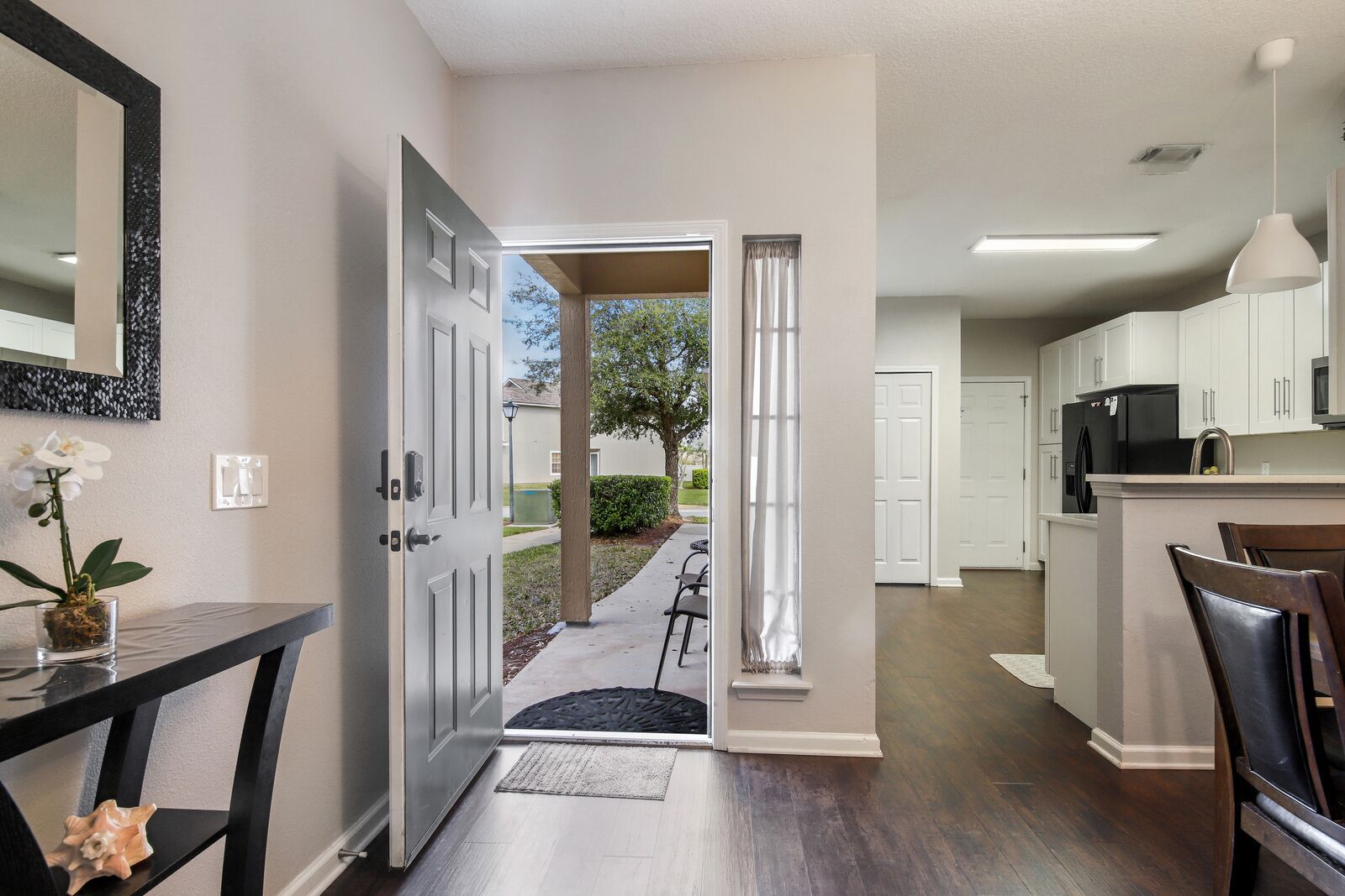 Beautiful 3 Bed 2.5 Bath townhouse