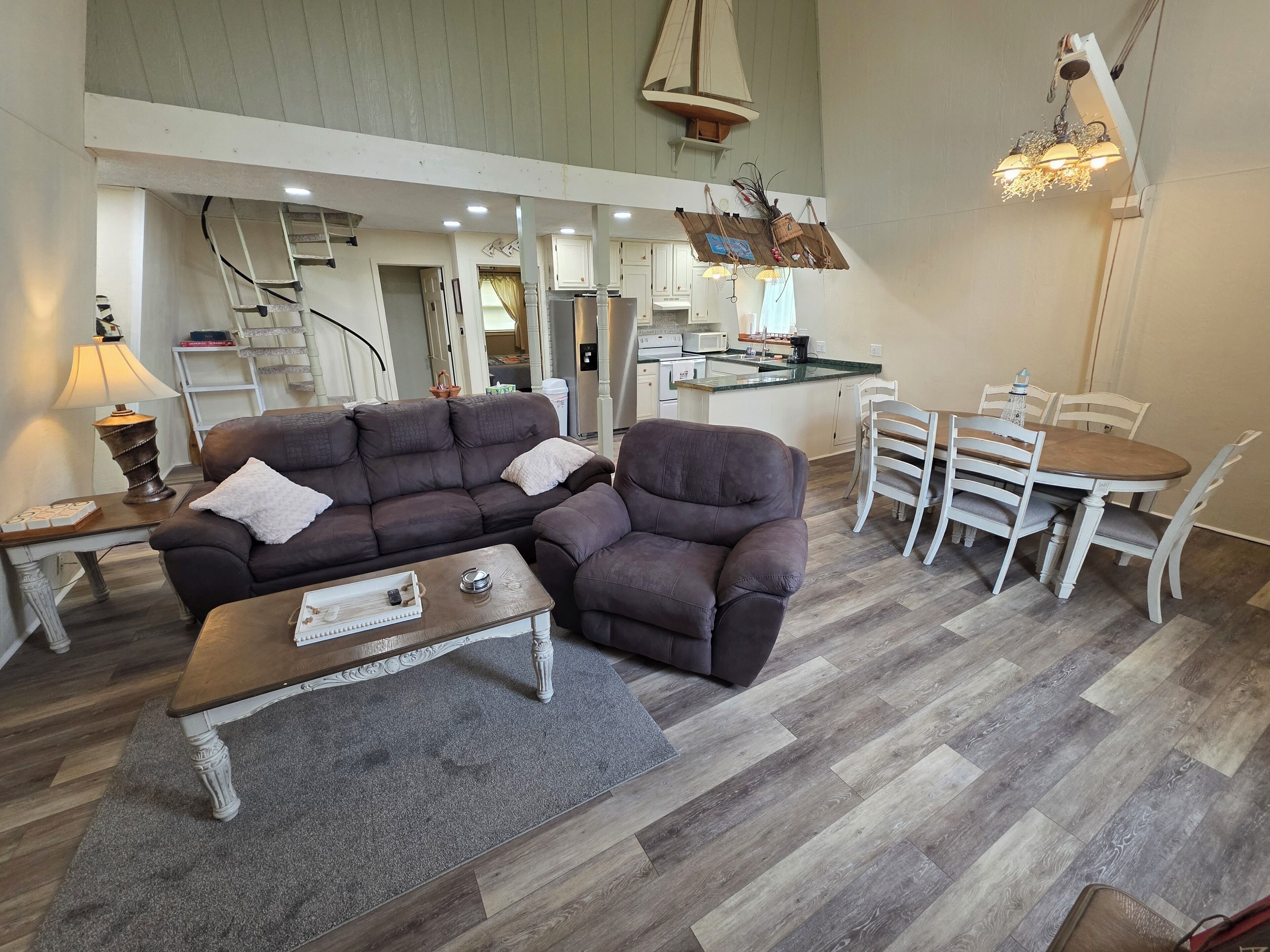 Smart TV, fireplace, DVD player, table tennis