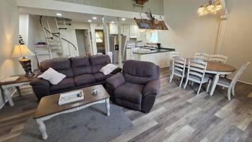 Smart TV, fireplace, DVD player, table tennis