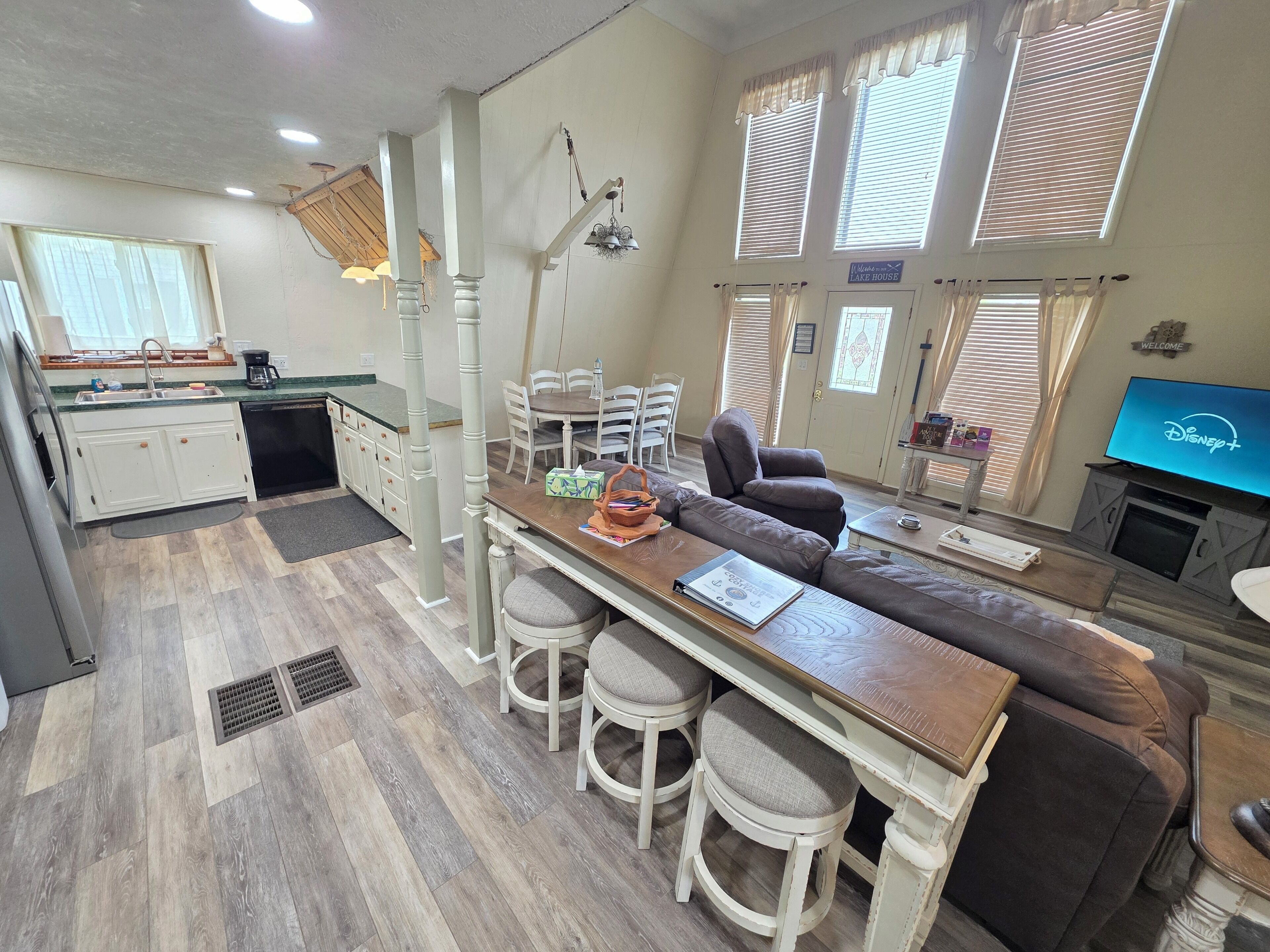 Smart TV, fireplace, DVD player, ping pong