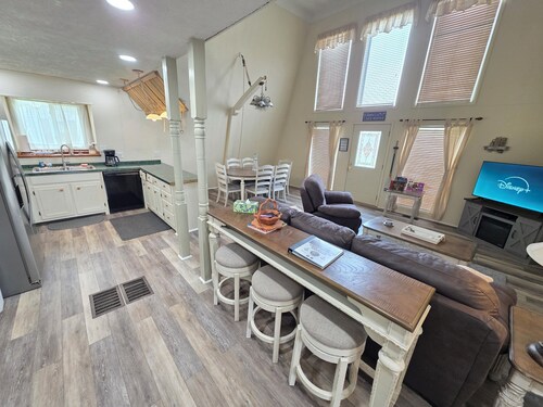 Lakehouse with Game Room, Direct Water Access, and Kayaks Included!