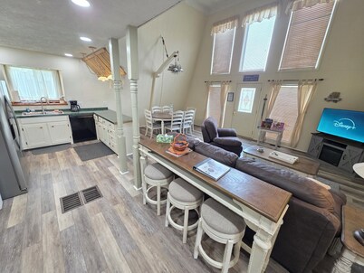 Lakehouse with Game Room, Direct Water Access, and Kayaks Included!