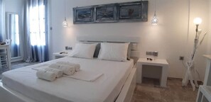 Superior Double or Twin Room | In-room safe, iron/ironing board, free WiFi, bed sheets - Louis Residence (Paros)