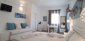 Superior Double or Twin Room | In-room safe, iron/ironing board, free WiFi, bed sheets - Louis Residence (Paros)