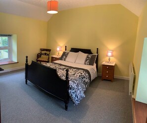 2 bedrooms, travel crib, free WiFi, bed sheets