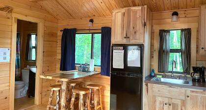 122) Xantus Log Cabin. Close to Hocking Hills State Park and more!