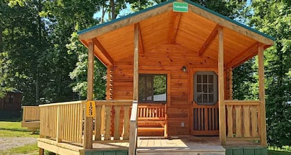 123) Yellowleg Log Cabin. Close to Hocking Hills State Park and more!