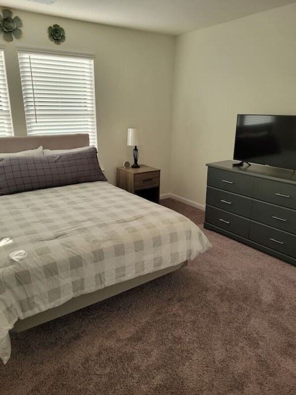 2 bedrooms, desk, iron/ironing board, free WiFi