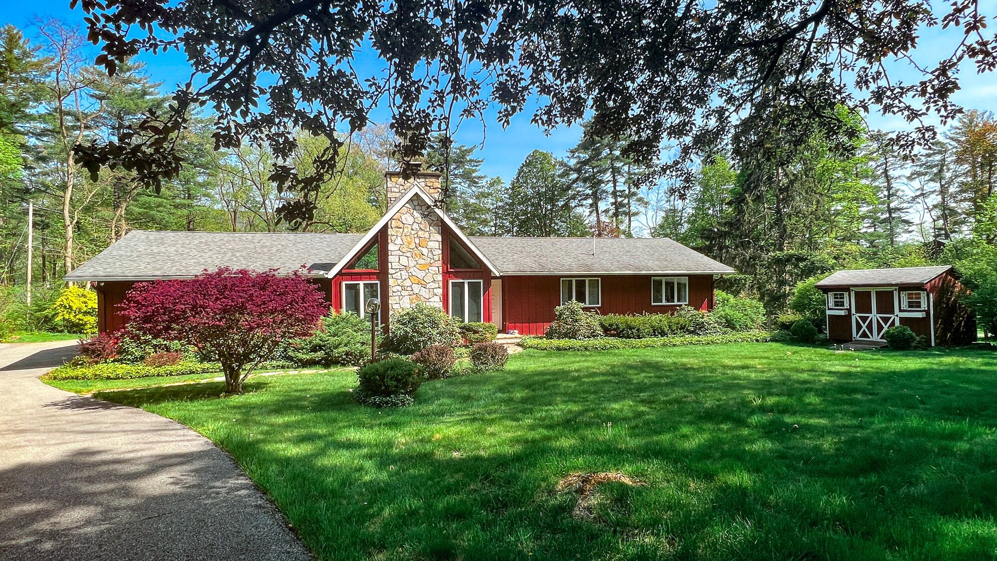 Crimson Pine-Fall Special 50% off a 3rd night