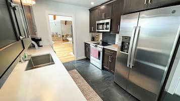 Kühlschrank, Mikrowelle, Ofen, Herdplatte