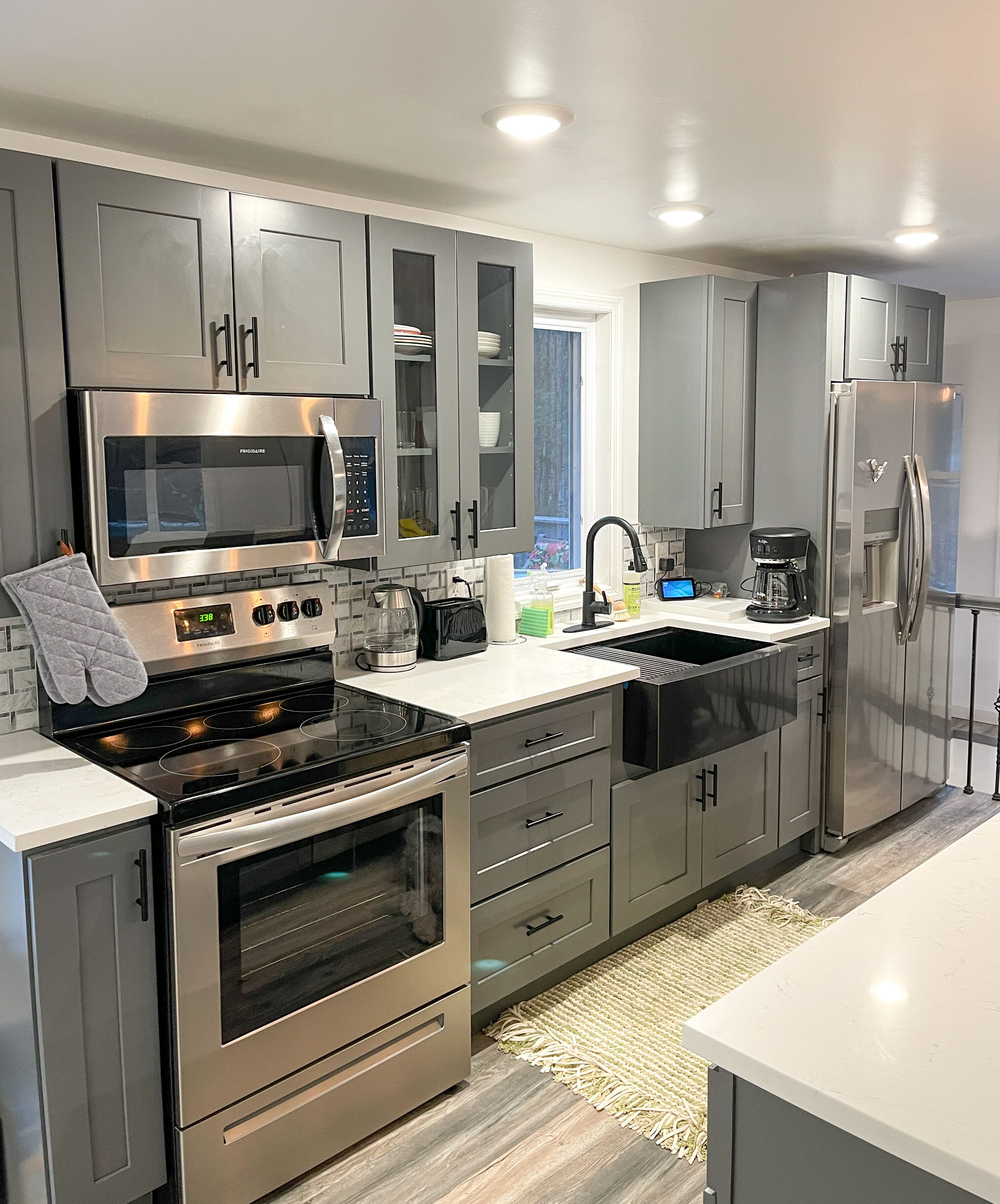 Modern 3BR Retreat Near Woodstock, 2 Baths, Deck