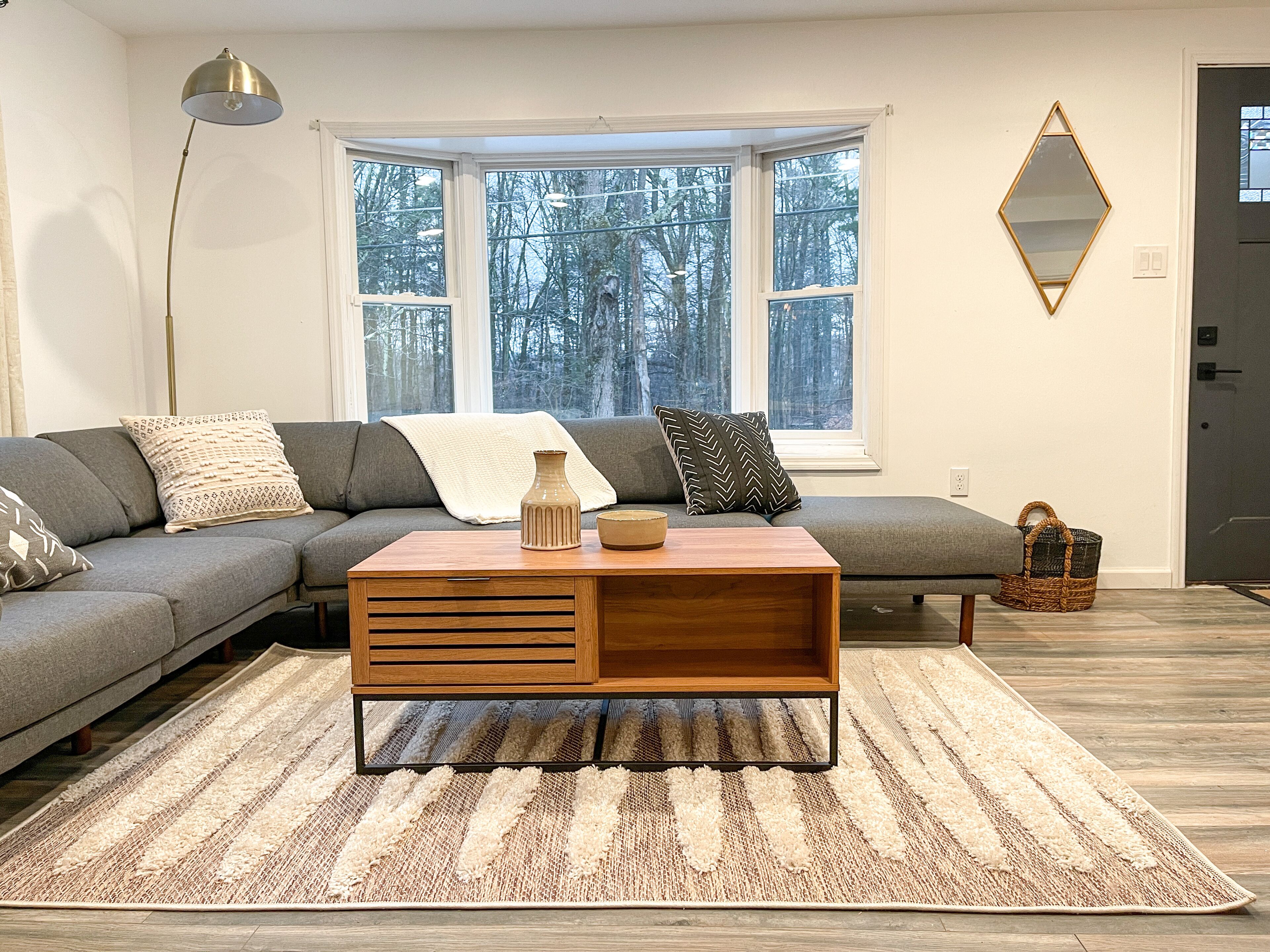 Modern 3BR Retreat Near Woodstock, 2 Baths, Deck