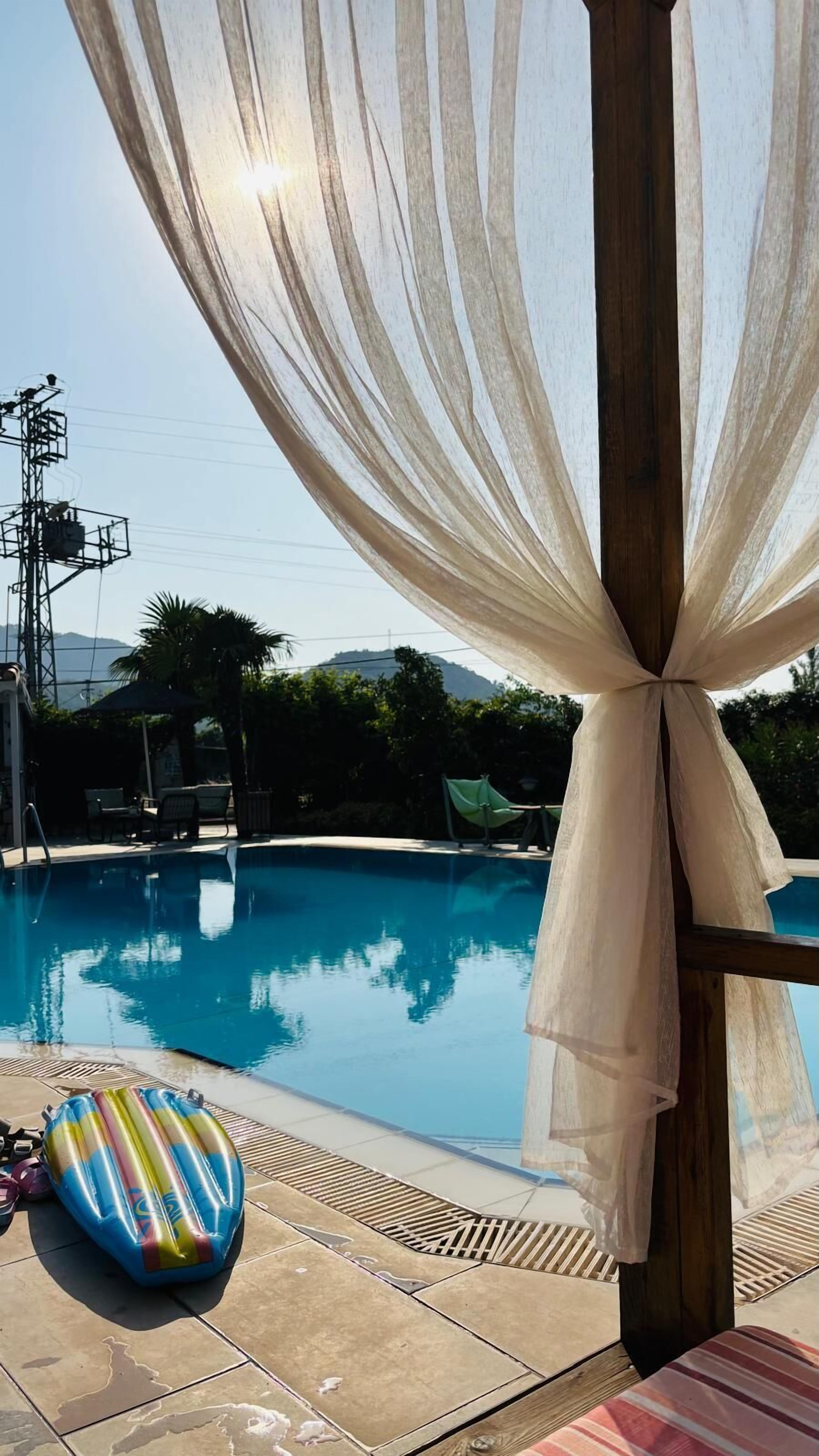 Seasonal outdoor pool