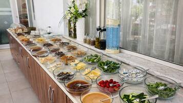 Desayuno de cocina local incluido todos los días