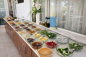 Desayuno de cocina local incluido todos los días