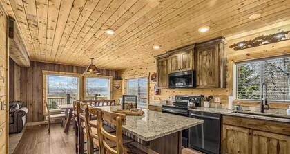 Hillside Retreat! 15 miles to YNP ~ WiFi ~ Views