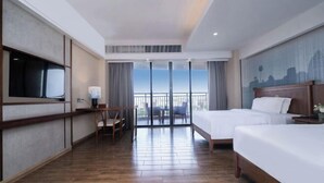 A hotel room with two beds, a TV, a desk, and a balcony with a view. - Wen Chang Tiancheng Hotel (Wenchang High-speed Railway Station Wennan Old Street Branch) (Wenchang)