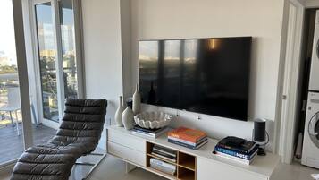 Smart TV, DVD player