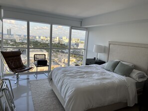 2 Schlafzimmer, Schreibtisch, Bügeleisen/Bügelbrett, kostenloses WLAN