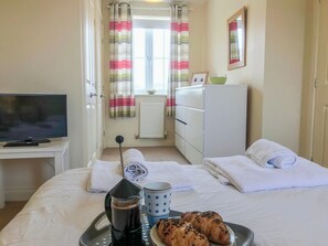 2 bedrooms, free WiFi, bed sheets - I just love the location of Arthur’s Place within ’The Bay’. (Filey)
