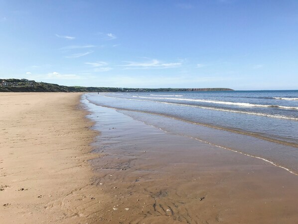 Beach - I just love the location of Arthur’s Place within ’The Bay’. (Filey)