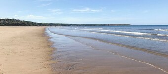 I just love the location of Arthur’s Place within ’The Bay’.