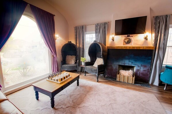 Smart TV, fireplace, books