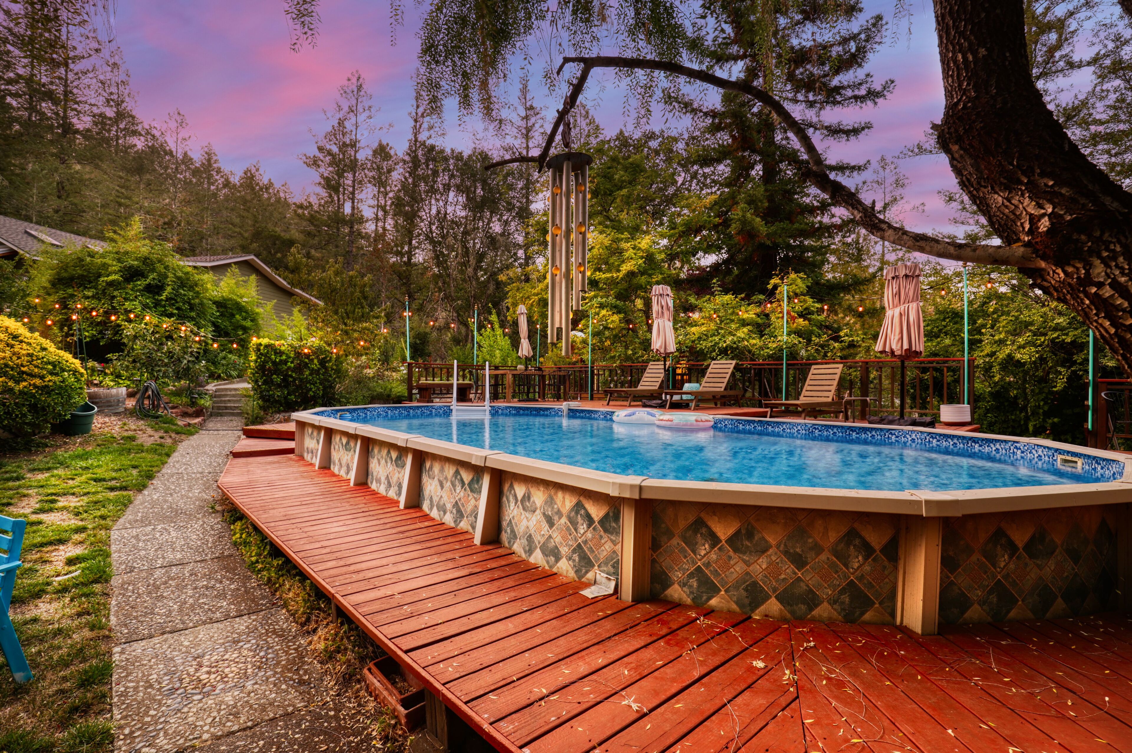 Romantic Log Cabin Home on 9.5 acres and Private Entrance